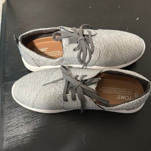Toms women’s shoe barely worn